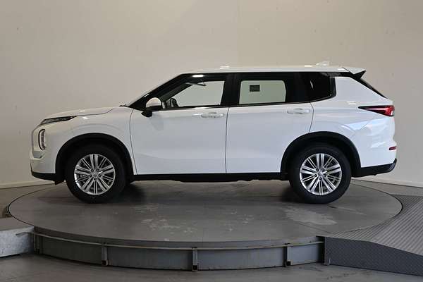 2025 Mitsubishi Outlander ES ZM