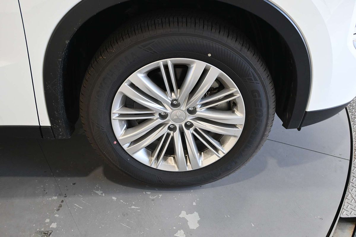 2025 Mitsubishi Outlander ES ZM