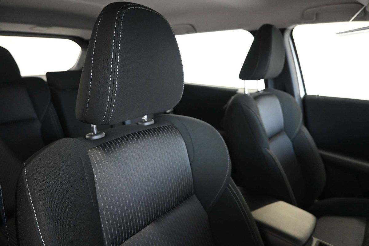 2025 Mitsubishi Outlander ES ZM