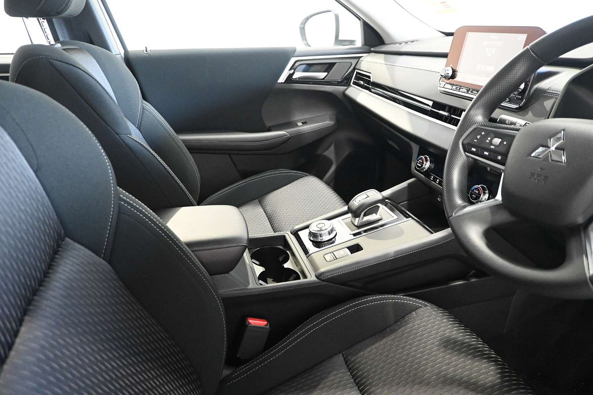 2025 Mitsubishi Outlander ES ZM