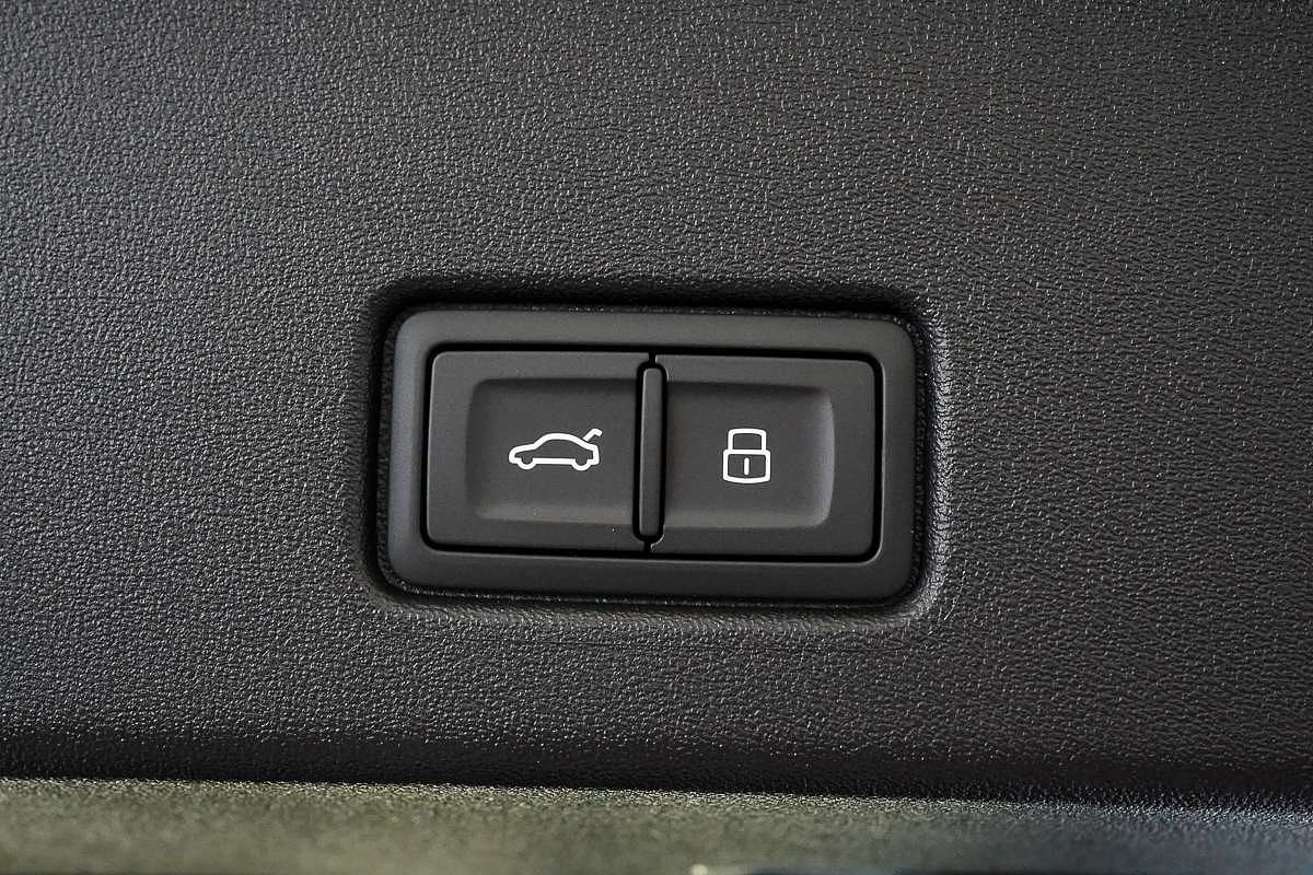 2024 Audi Q4 e-tron 55 F4