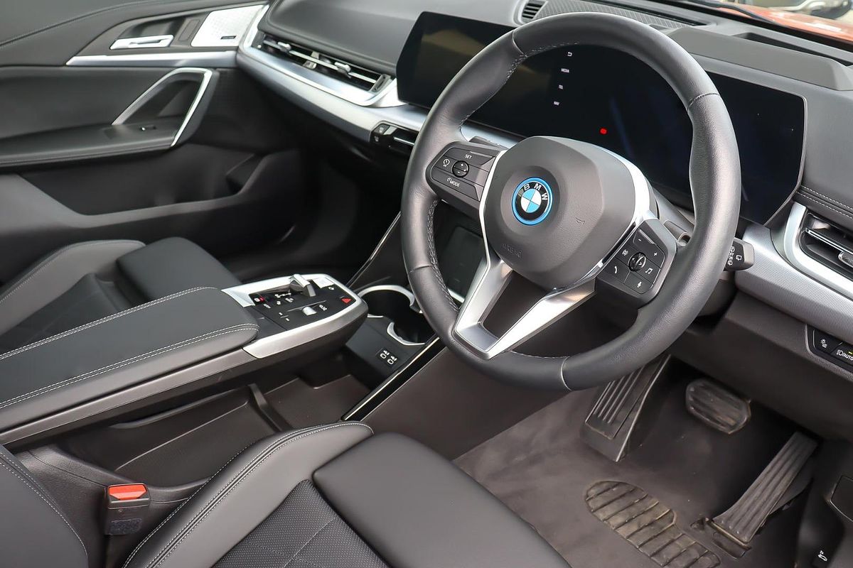 2024 BMW iX1 eDrive20 xLine U11