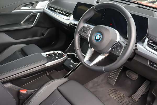 2024 BMW iX1 eDrive20 xLine U11