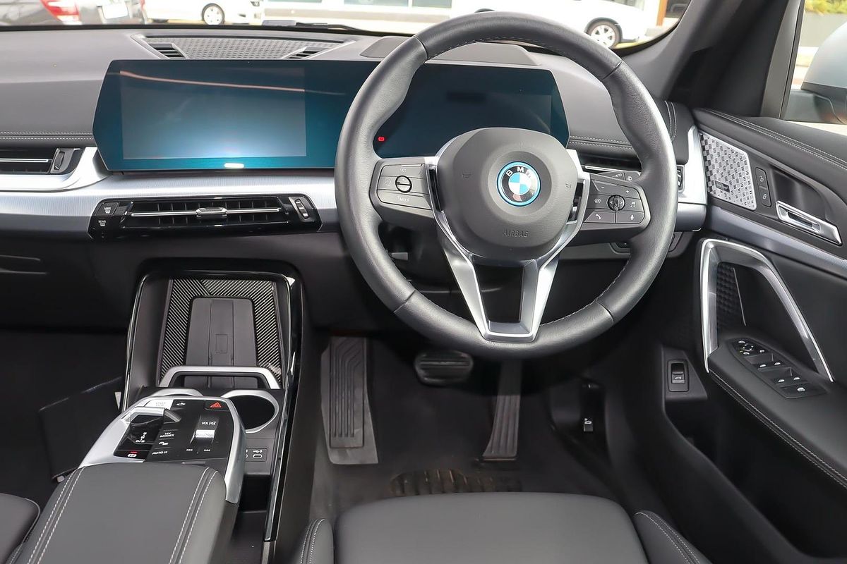 2024 BMW iX1 eDrive20 xLine U11