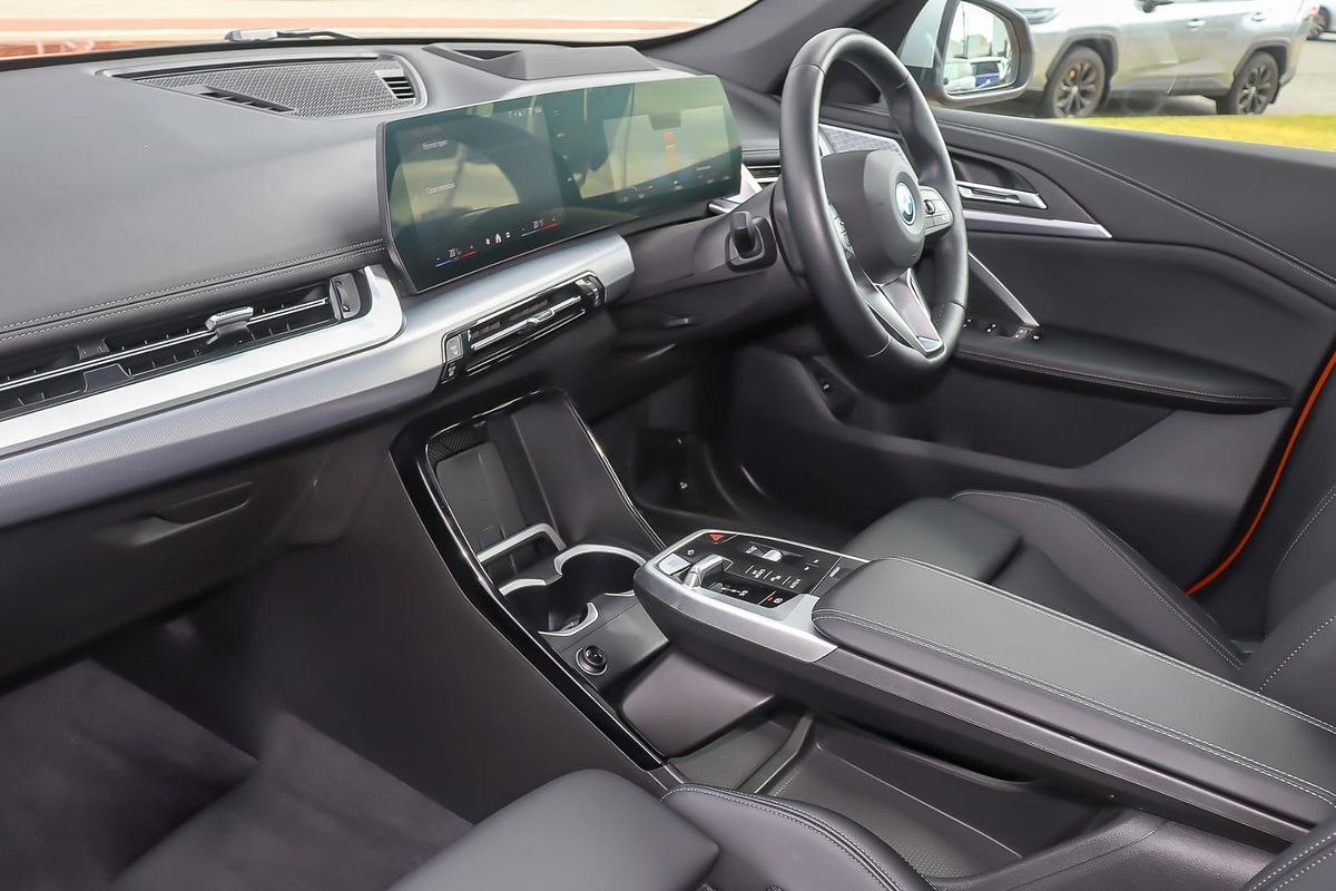 2024 BMW iX1 eDrive20 xLine U11