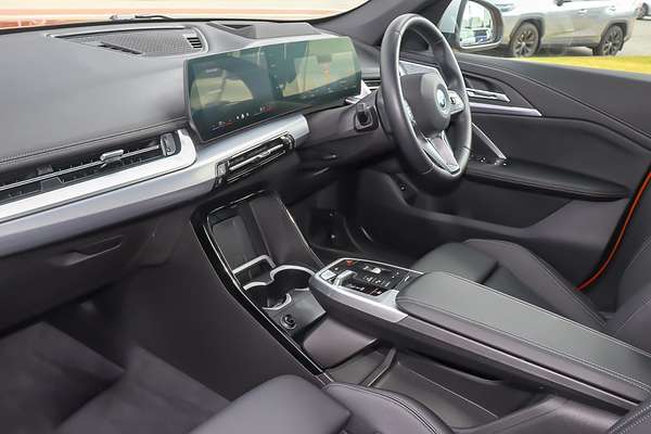 2024 BMW iX1 eDrive20 xLine U11