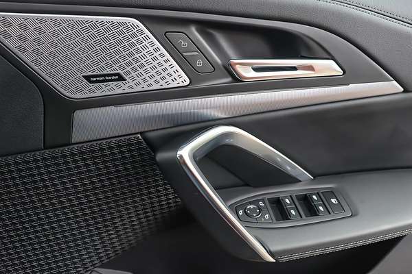 2024 BMW iX1 eDrive20 xLine U11