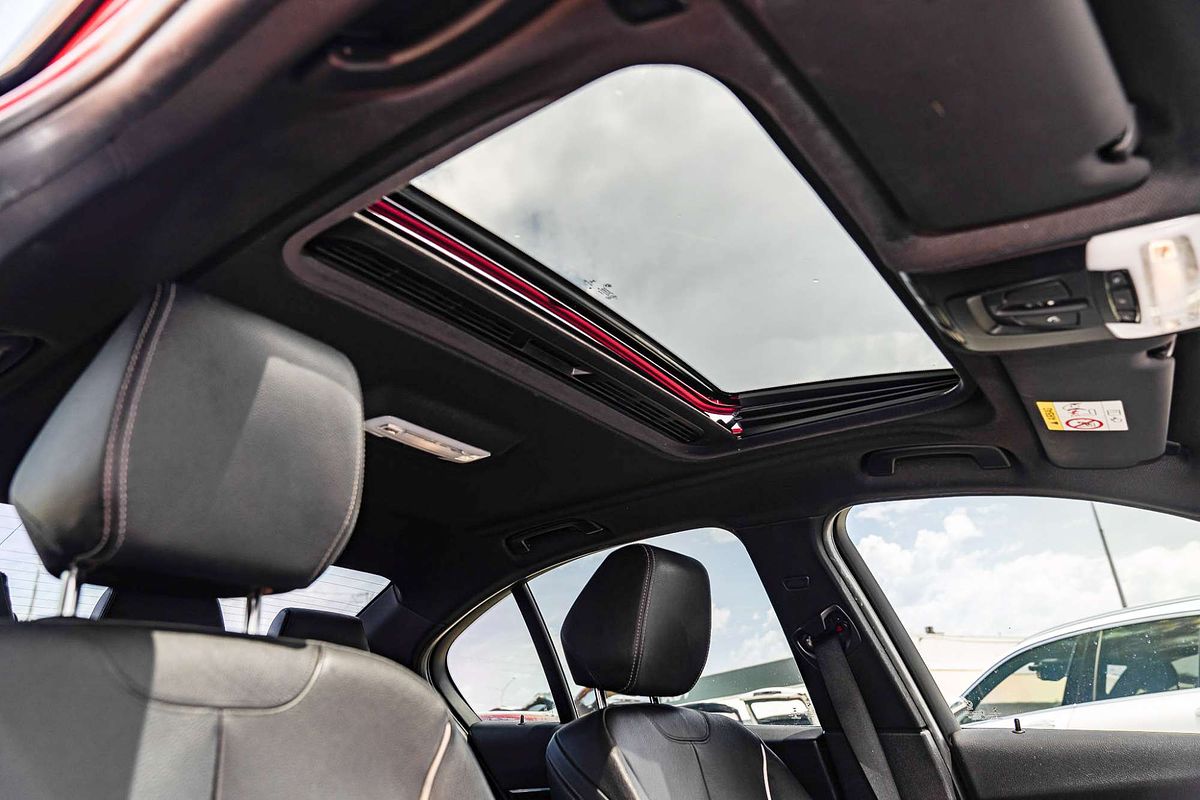 2015 BMW 3 Series 330i Sport Line F30 LCI