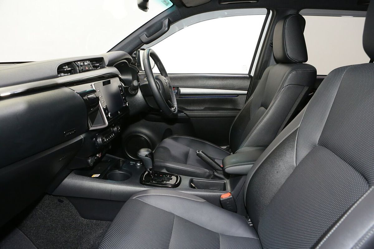 2025 Toyota Hilux Rogue 48V GUN126R 4X4