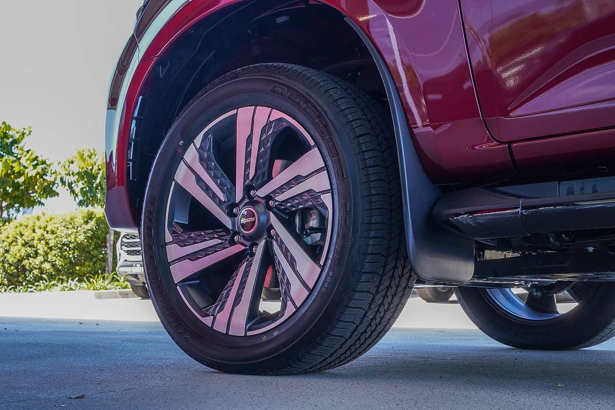 2025 Isuzu MU-X LS-T