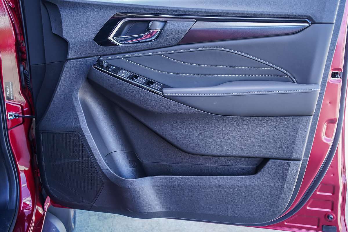 2025 Isuzu MU-X LS-T