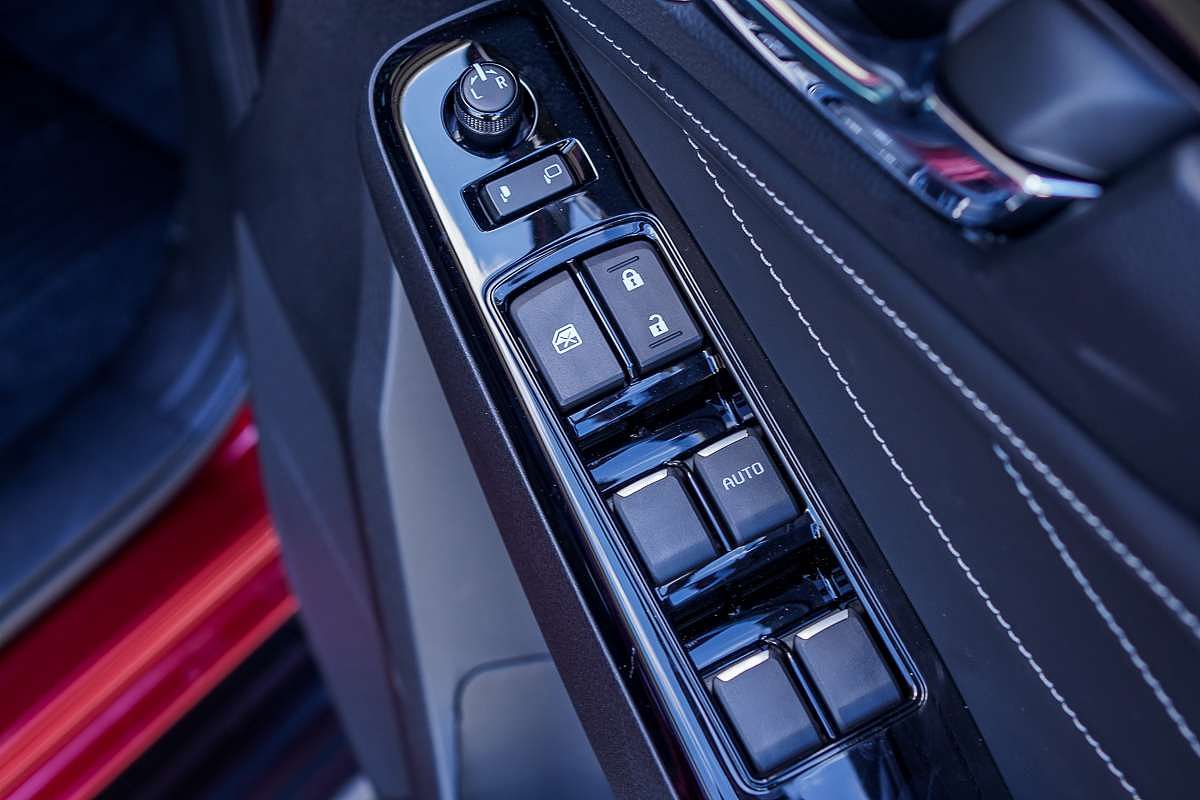 2025 Isuzu MU-X LS-T