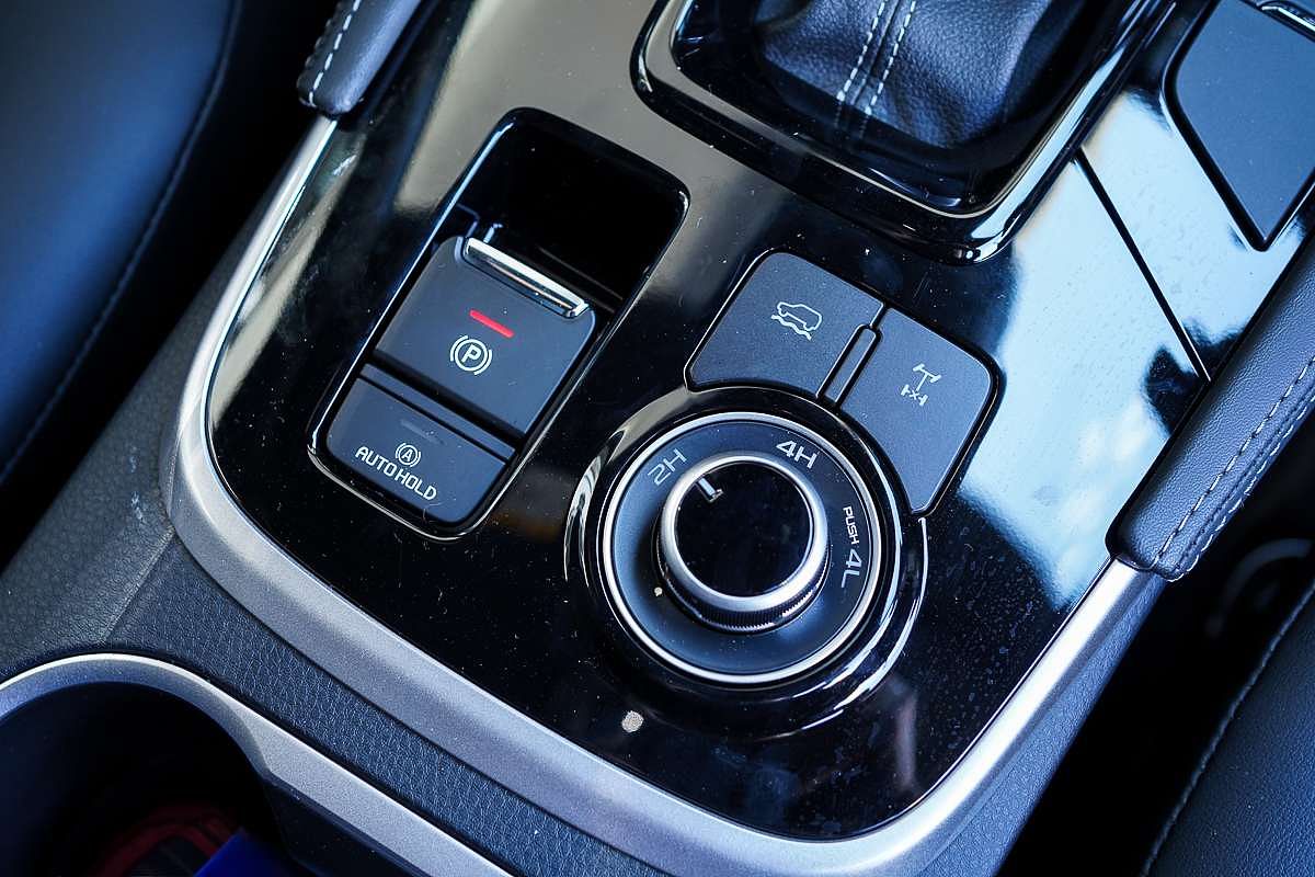 2025 Isuzu MU-X LS-T