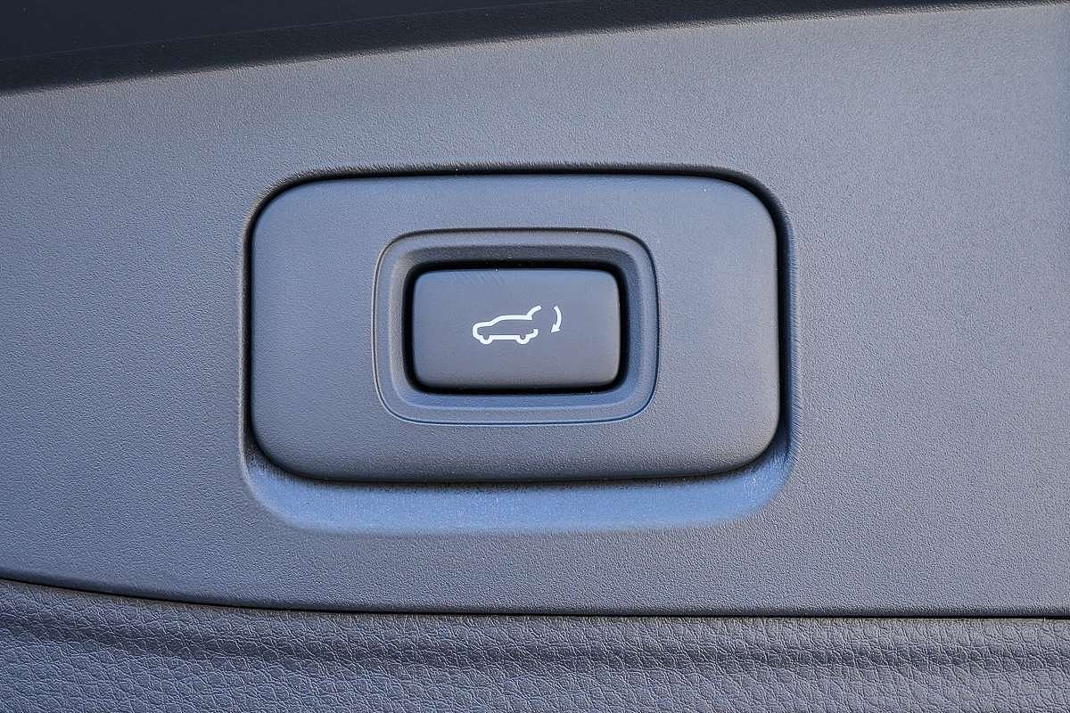 2025 Isuzu MU-X LS-T