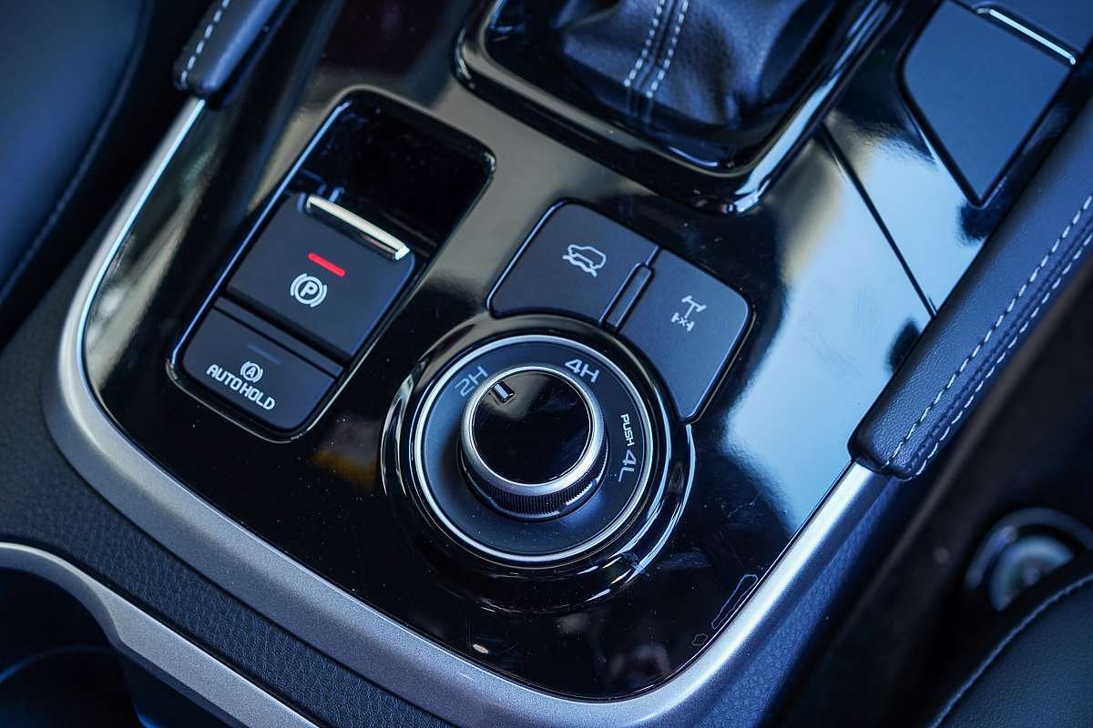 2025 Isuzu MU-X LS-T