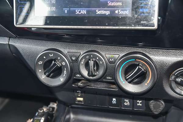 2020 Toyota Hilux SR GUN126R