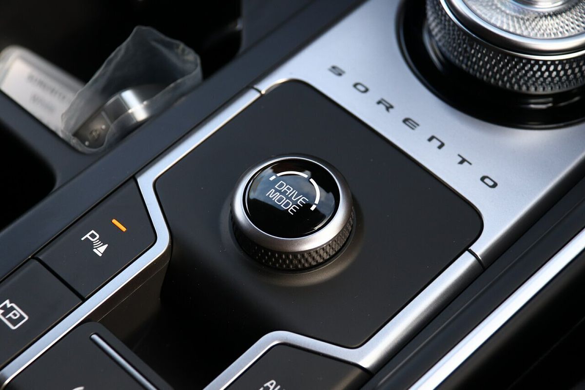 2025 Kia Sorento S MQ4 PE