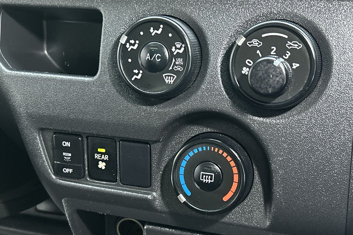 2014 Toyota Hiace Commuter KDH223R ELWB High Roof