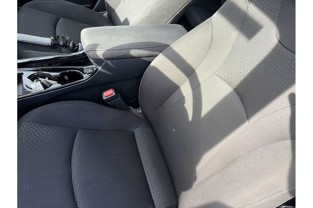 2022 Toyota Prius LE