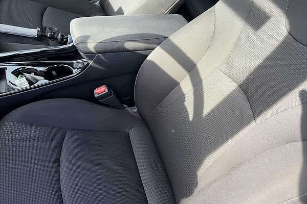 2022 Toyota Prius LE