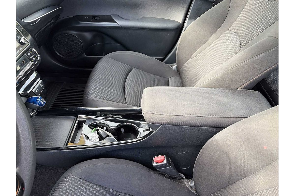 2022 Toyota Prius LE