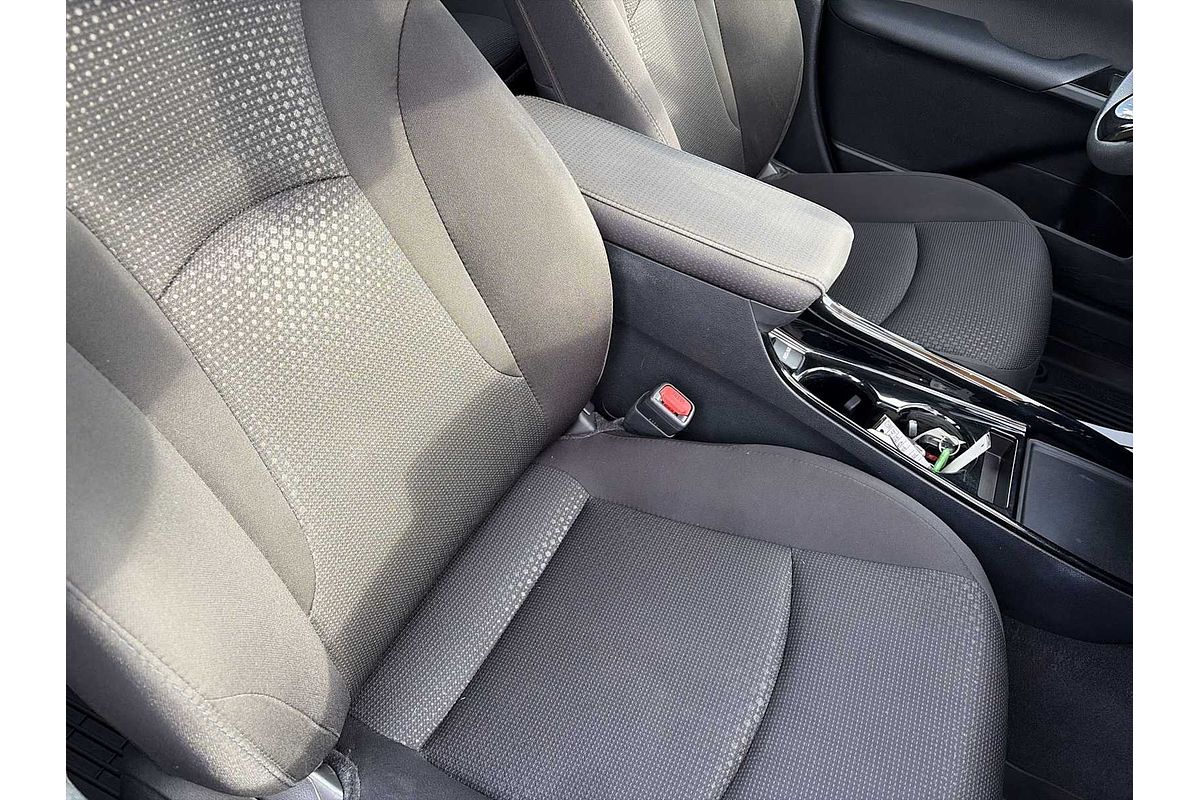 2022 Toyota Prius LE