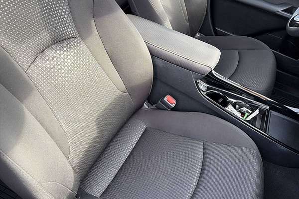 2022 Toyota Prius LE