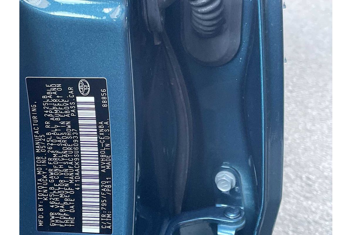 2025 Toyota Camry LE