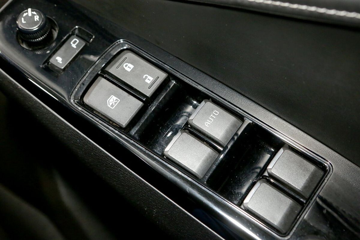 2023 Isuzu MU-X LS-T