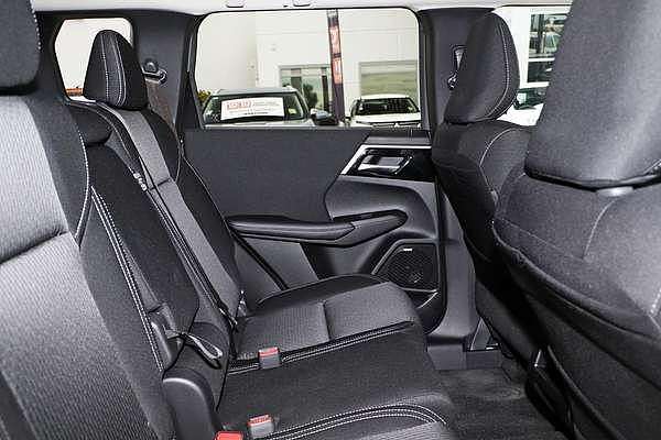 2025 Mitsubishi Outlander ES ZM