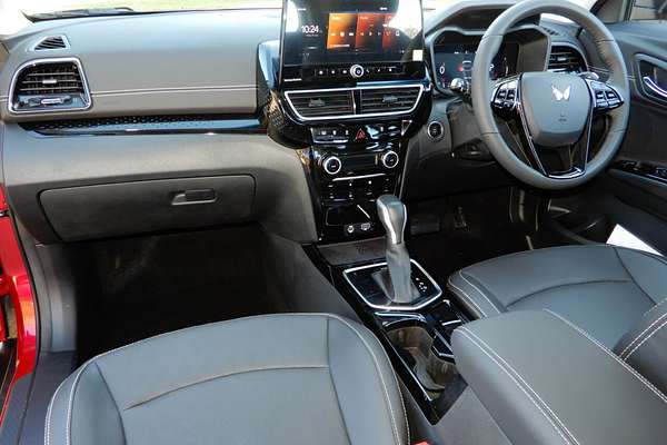 2025 Mahindra XUV 3XO AX7L