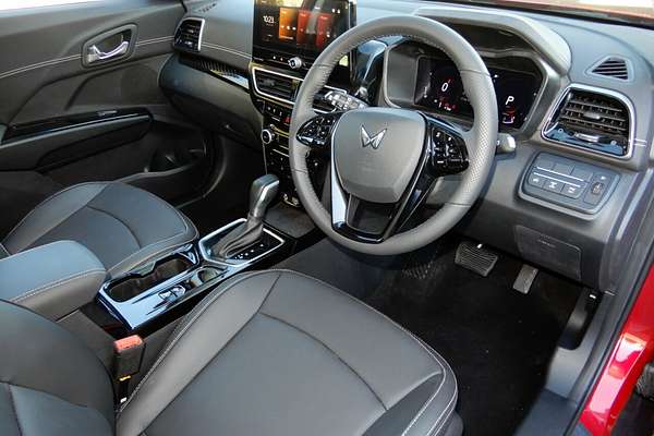 2025 Mahindra XUV 3XO AX7L