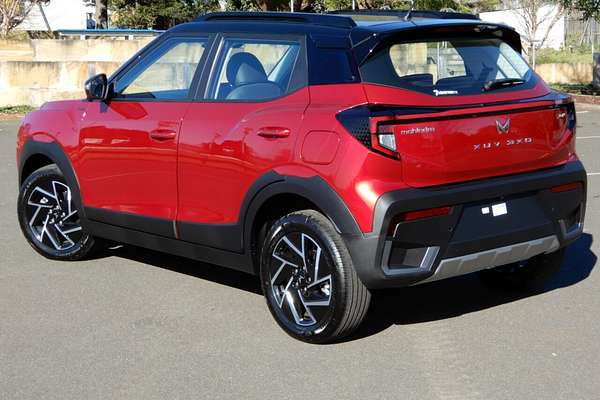 2025 Mahindra XUV 3XO AX7L