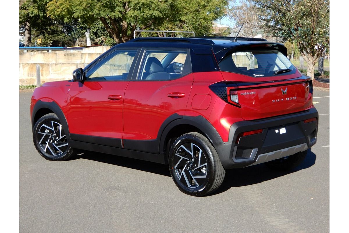 2025 Mahindra XUV 3XO AX7L