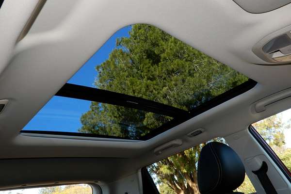 2025 Mahindra XUV 3XO AX7L