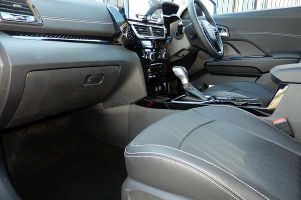 2025 Mahindra XUV 3XO AX7L