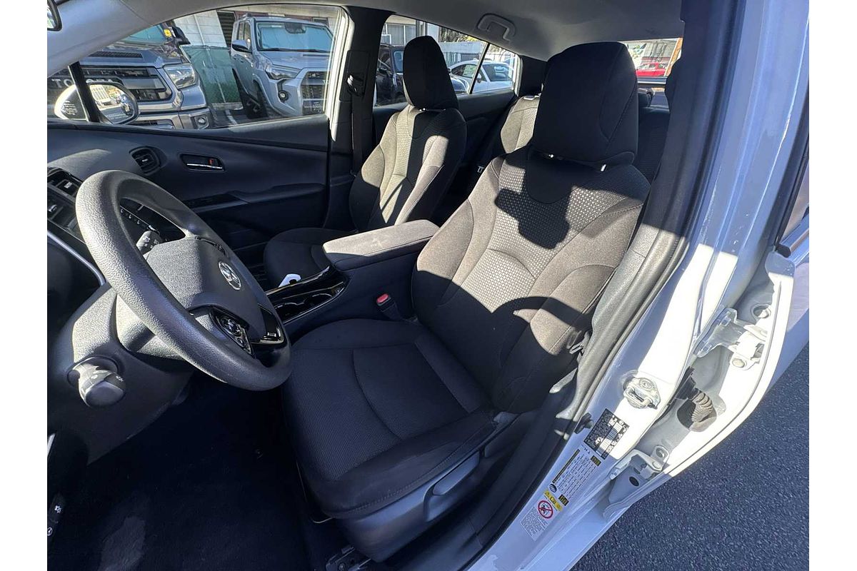 2022 Toyota Prius LE