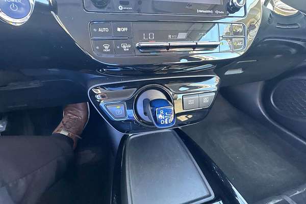 2022 Toyota Prius LE