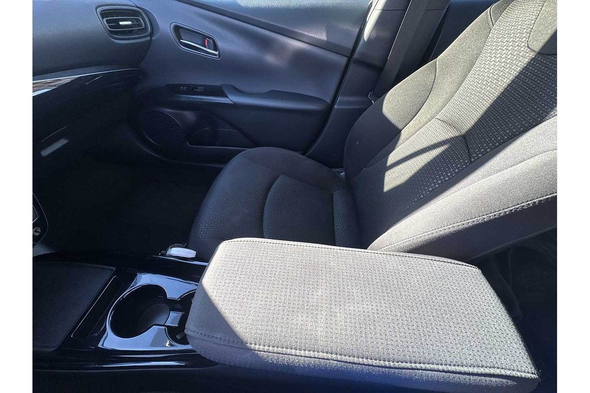 2022 Toyota Prius LE