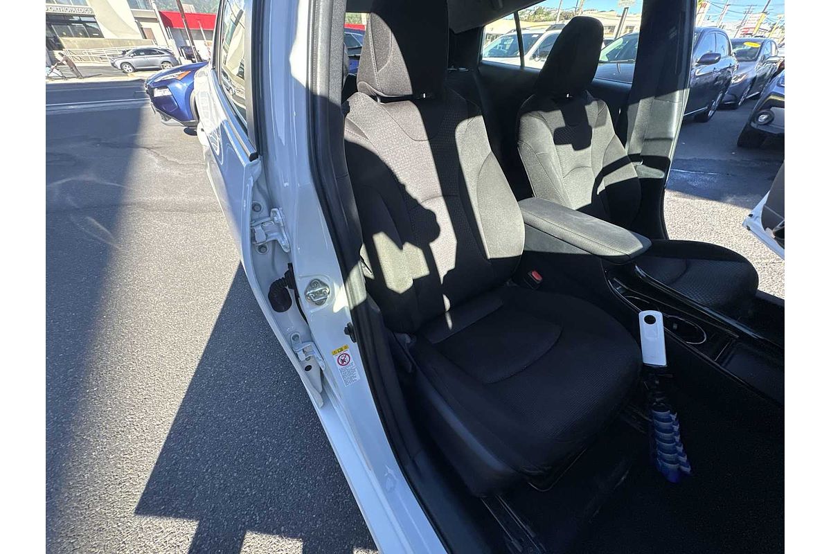 2022 Toyota Prius LE