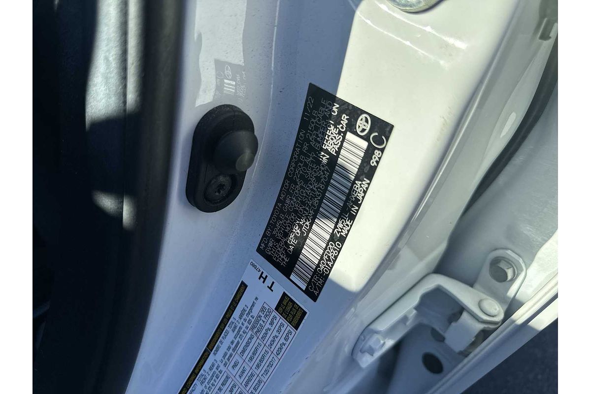 2022 Toyota Prius LE