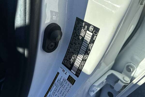 2022 Toyota Prius LE