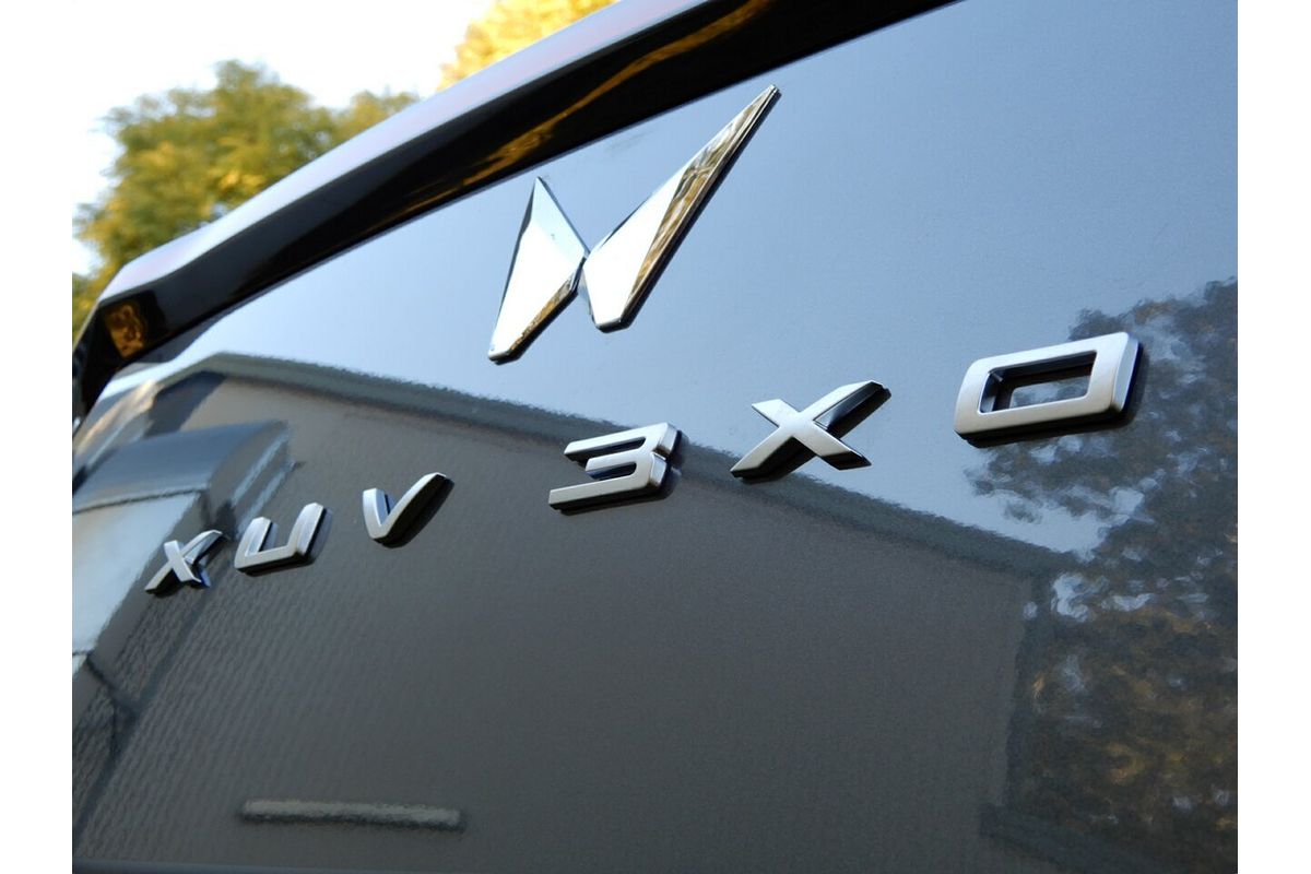 2025 Mahindra XUV 3XO AX7L