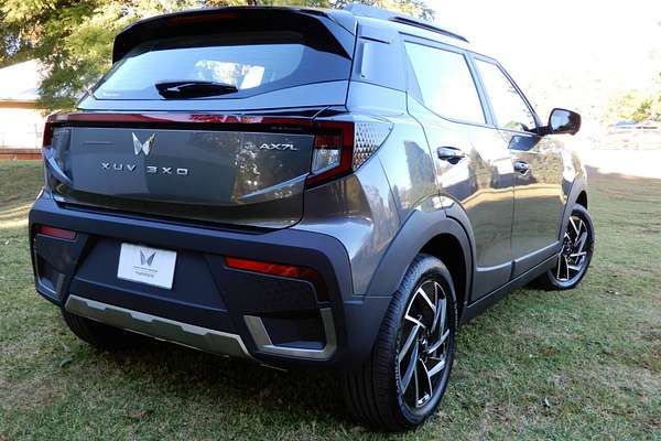 2025 Mahindra XUV 3XO AX7L