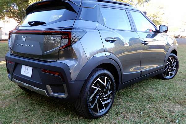 2025 Mahindra XUV 3XO AX7L