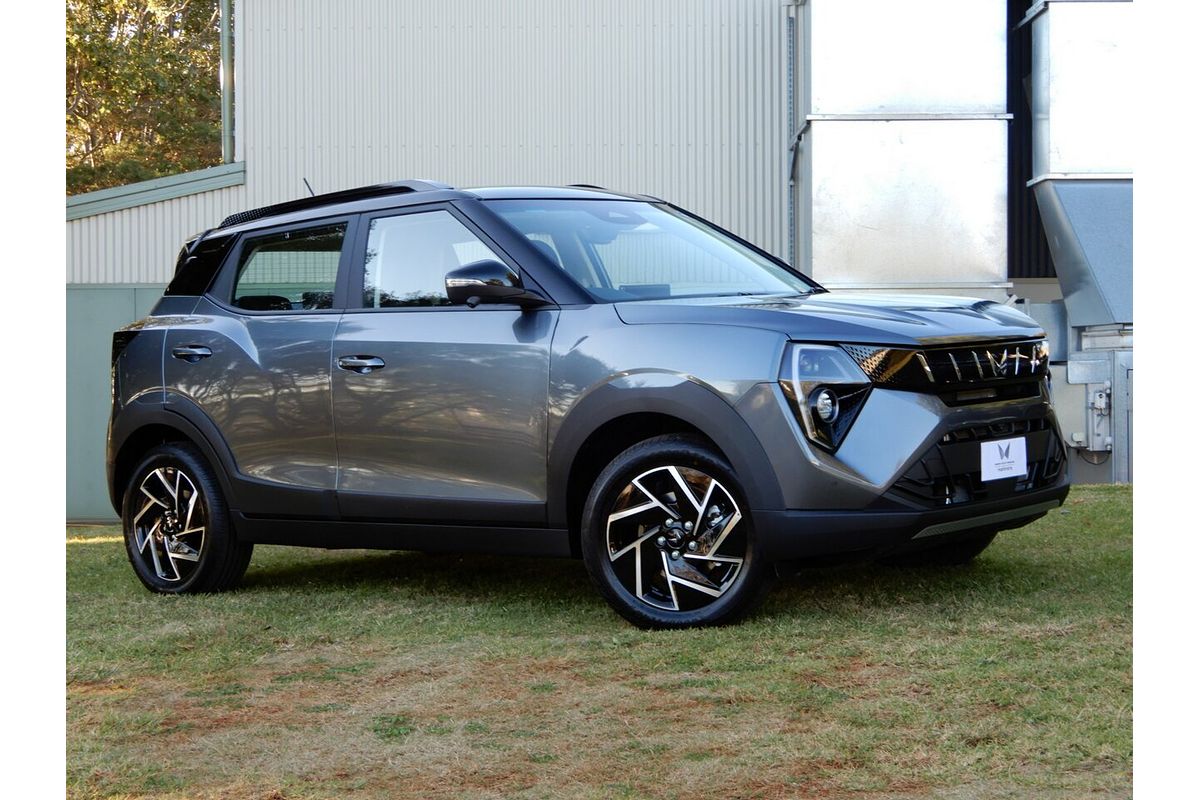 2025 Mahindra XUV 3XO AX7L