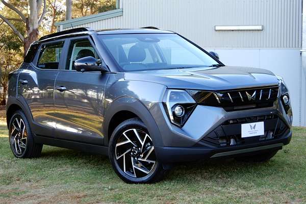2025 Mahindra XUV 3XO AX7L