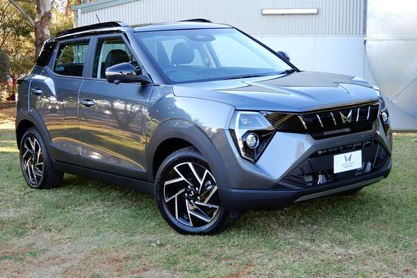 2025 Mahindra XUV 3XO AX7L