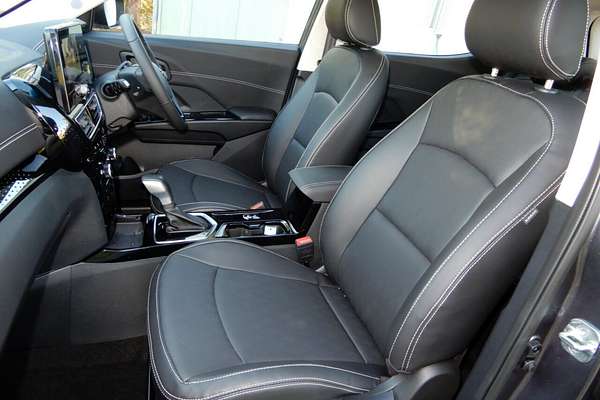 2025 Mahindra XUV 3XO AX7L