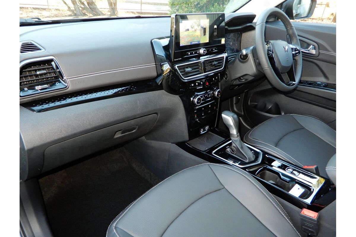 2025 Mahindra XUV 3XO AX7L